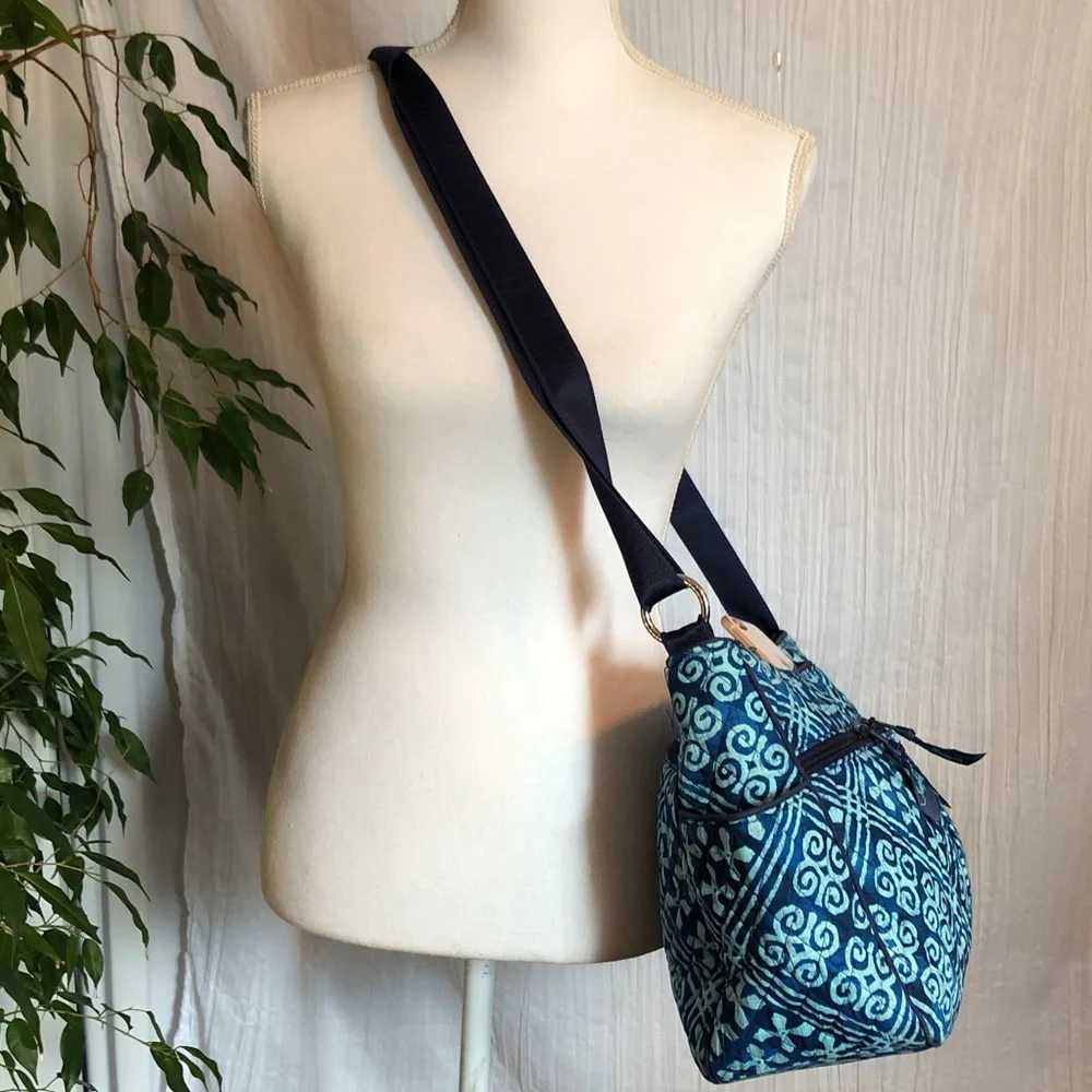 VERA BRADLEY Cuban Tiles large crossbody bag tote purse w/ adjustable strap